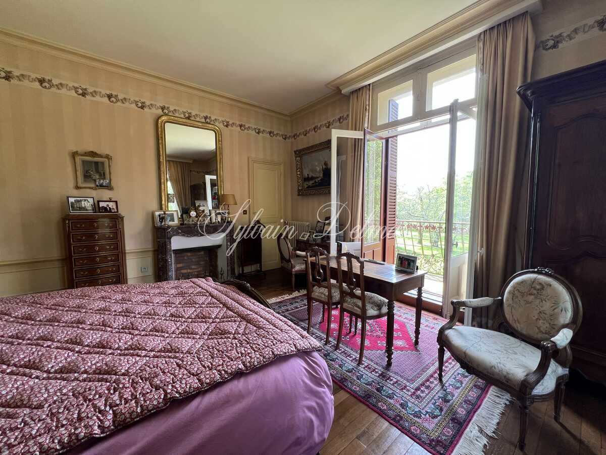 Château et domaine de 150 hectares en Vienne
