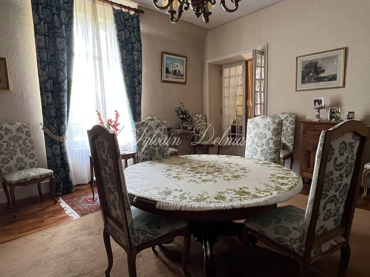 Château et domaine de 150 hectares en Vienne