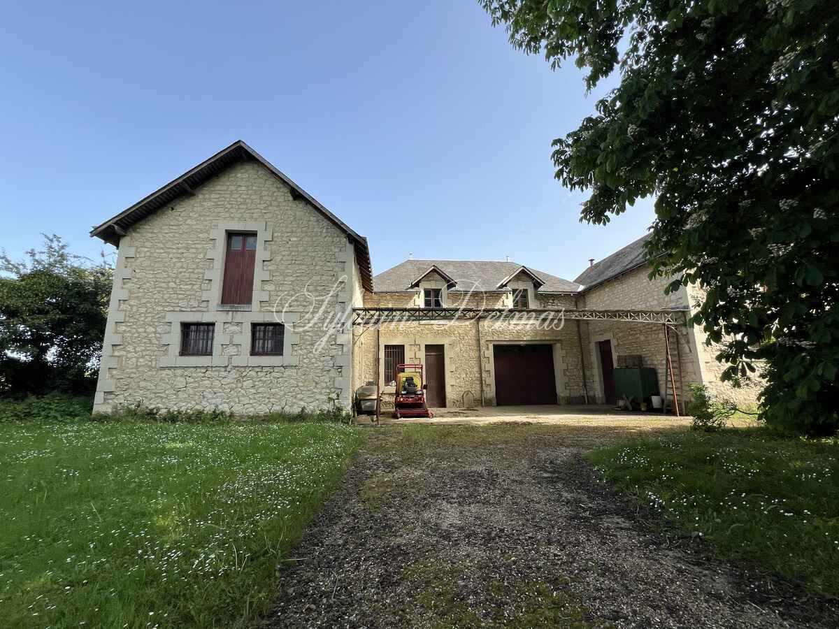 Château et domaine de 150 hectares en Vienne