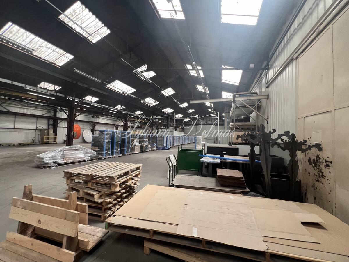AMBOISE OPPORTUNITE 4000 m2 de locaux industriel avec maison de maître aménagée en bureaux