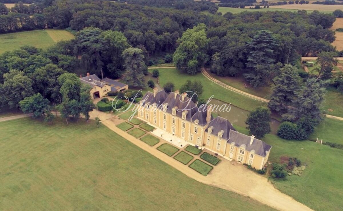 Somptueuse propriété, située à proximité immédiate de Poitiers