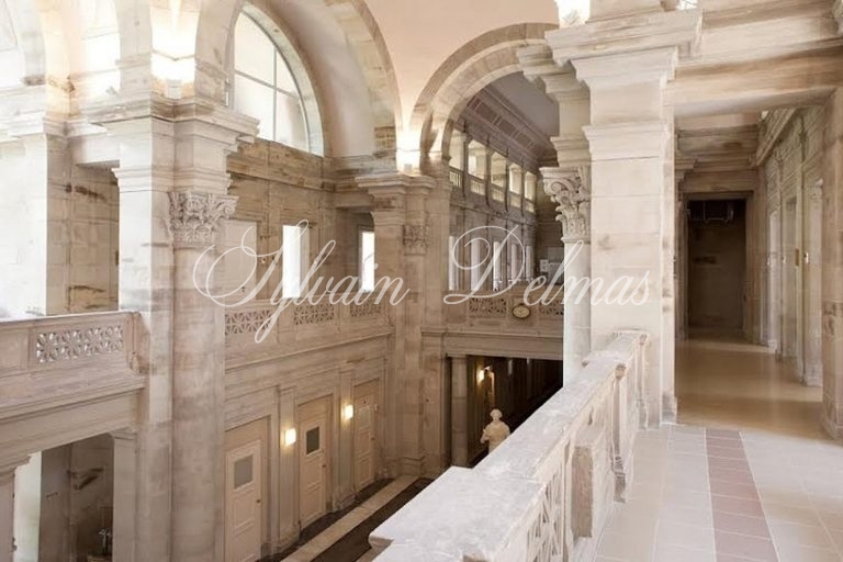 Hotel, restaurant, thermes de 14000m2  avec 110 chambres.