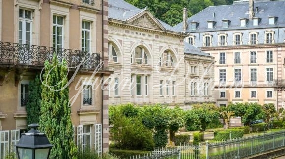 Hotel, restaurant, thermes de 14000m2  avec 110 chambres.