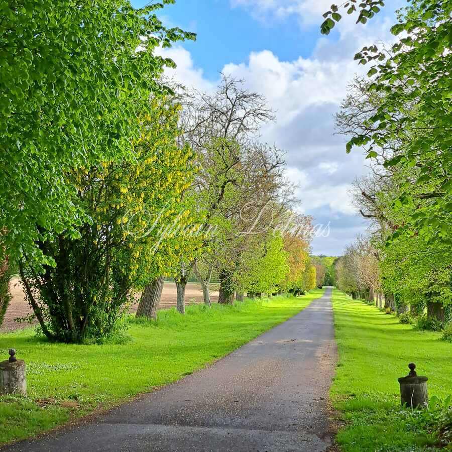 FABULEUX CHÂTEAU XIX ème en Touraine, restauré en lieux de séminaires