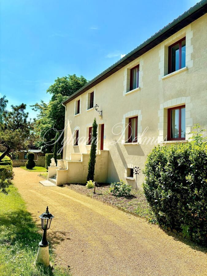 FABULEUX CHÂTEAU XIX ème en Touraine, restauré en lieux de séminaires