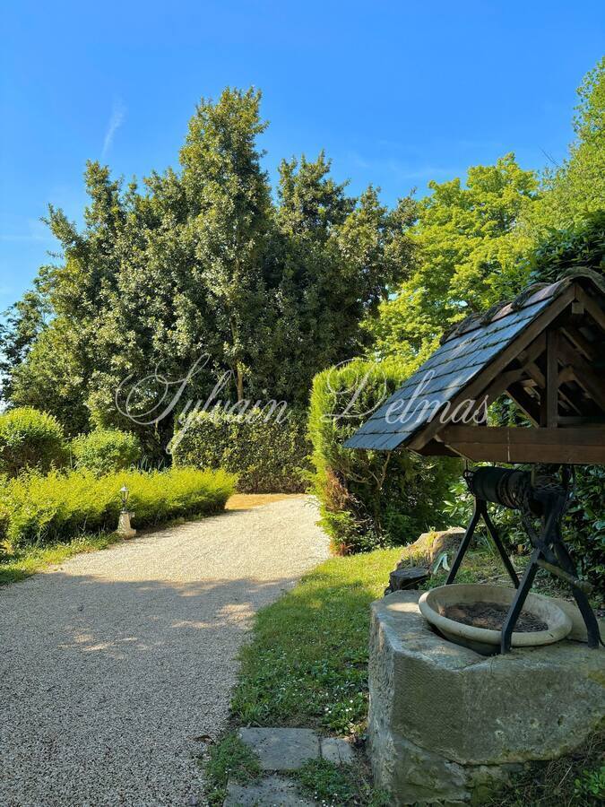 FABULEUX CHÂTEAU XIX ème en Touraine, restauré en lieux de séminaires