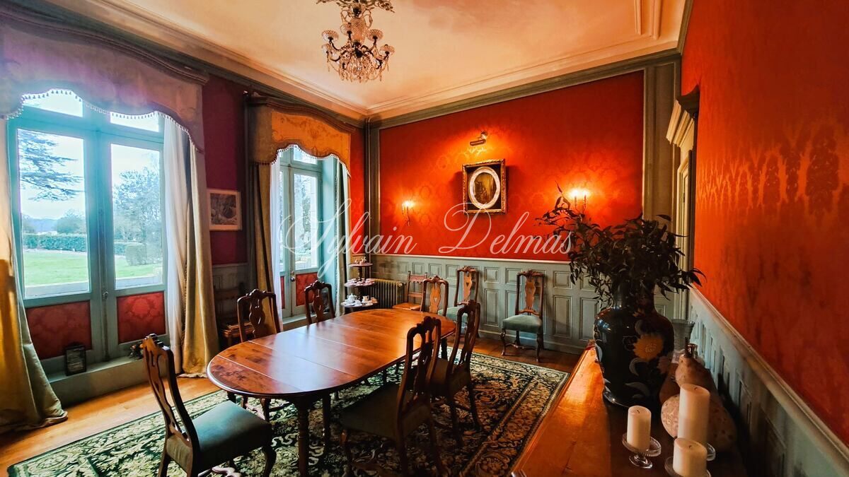 FABULEUX CHÂTEAU XIX ème en Touraine, restauré en lieux de séminaires