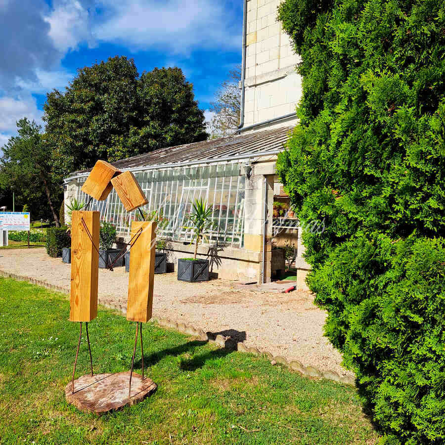 FABULEUX CHÂTEAU XIX ème en Touraine, restauré en lieux de séminaires