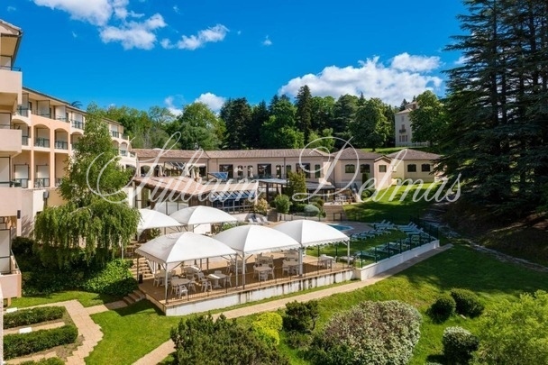 En exclusivitè Complexe Hôtel restaurant spa 178 chambres proche de VALENCE (26) Exceptionnel
