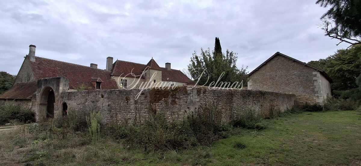 Château fortifiée du XV a 13 min de Loches