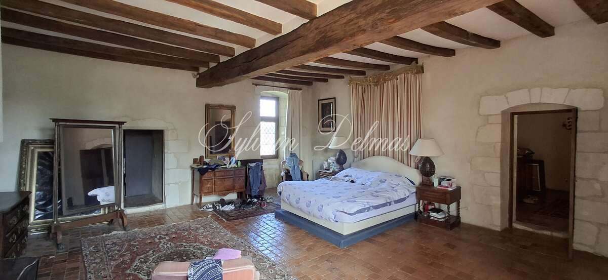 Ferme fortifiée du XV a 13 min de Loches