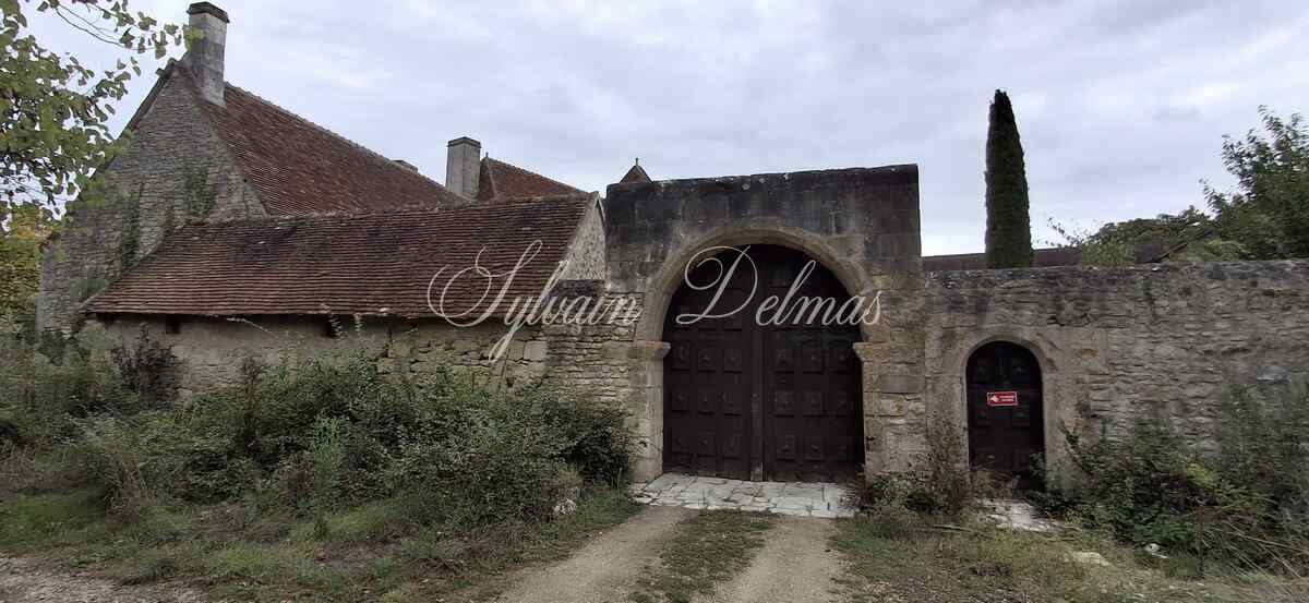 Ferme fortifiée du XV a 13 min de Loches