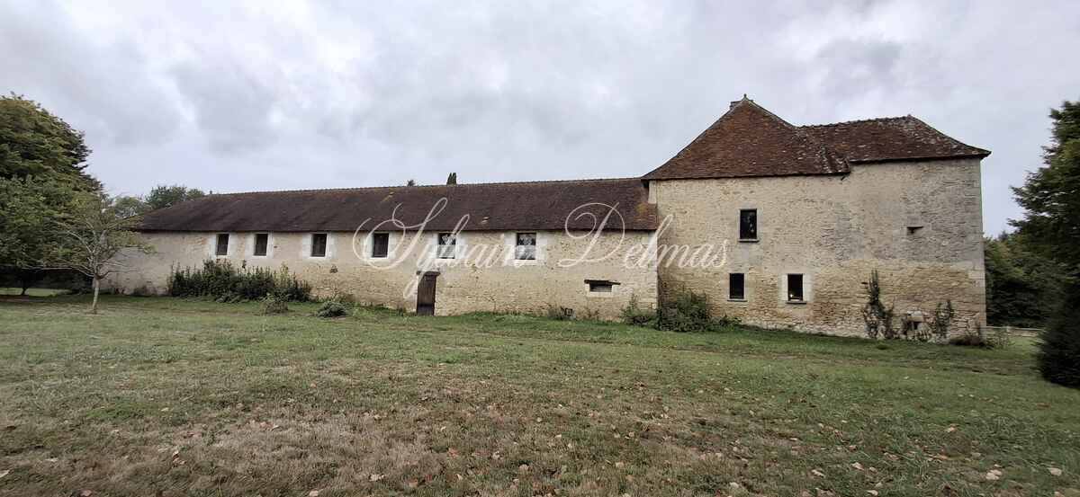 Ferme fortifiée du XV a 13 min de Loches