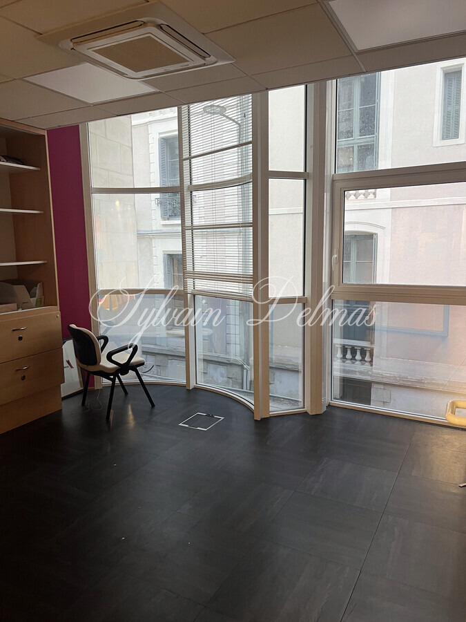 IMMEUBLE DE BUREAUX  Prix sacrifié