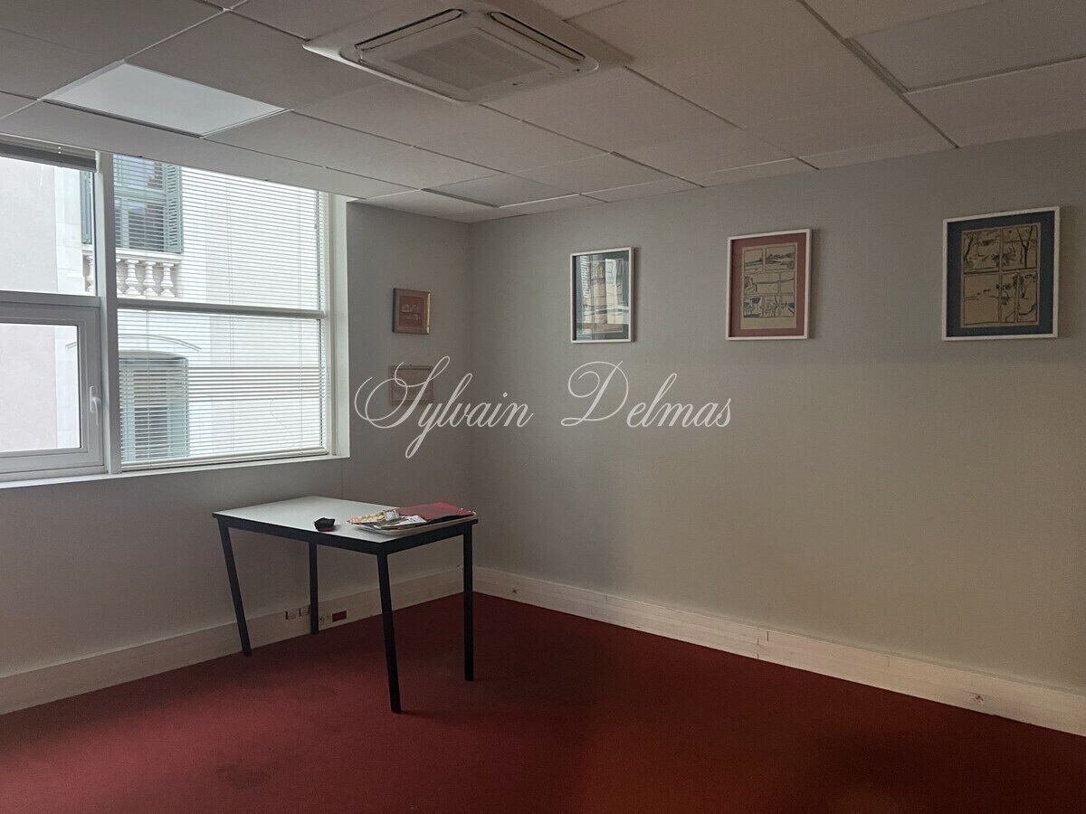 IMMEUBLE DE BUREAUX  Prix sacrifié