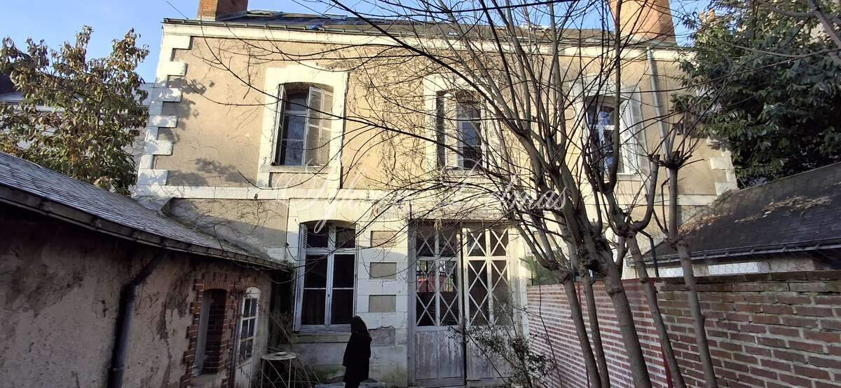 OPPORTUNITÈ RARE MAISON XIXÈME A RESTAURER TOTALEMENT CETRE DE TOURS