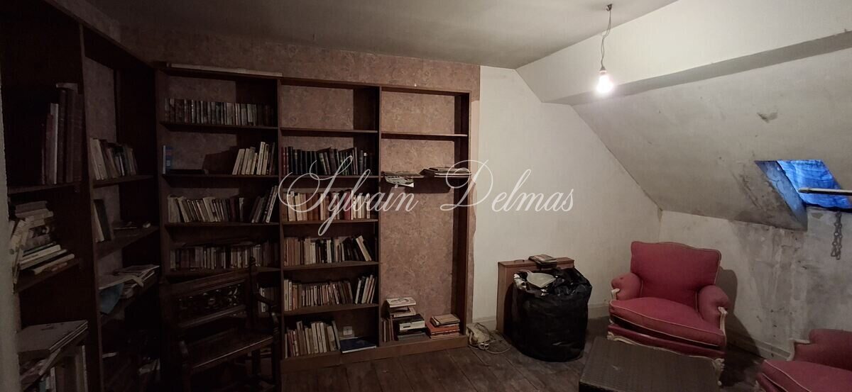 Rénovez cette maison de 143 m2 avec dépendances et deux jardins dans Tours.