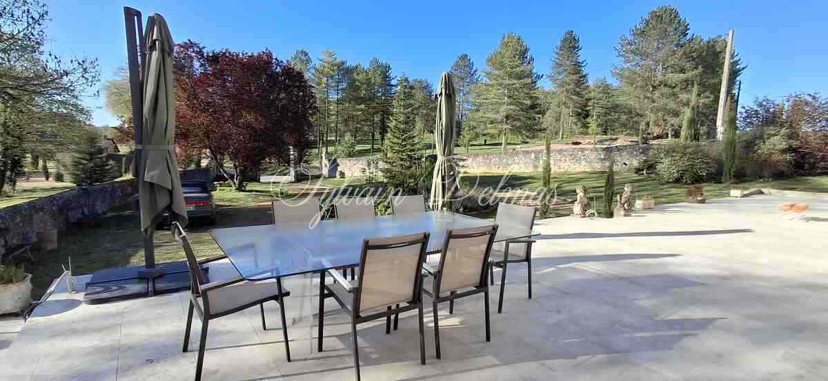 Magnifique château prêt à emménager, a 20min de Tours ! Prenez simplement les clés et installez-vous...