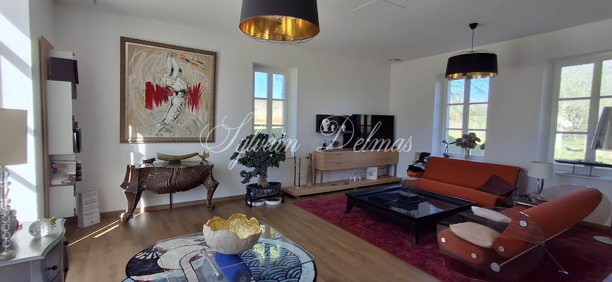 Magnifique château prêt à emménager, a 20min de Tours ! Prenez simplement les clés et installez-vous...