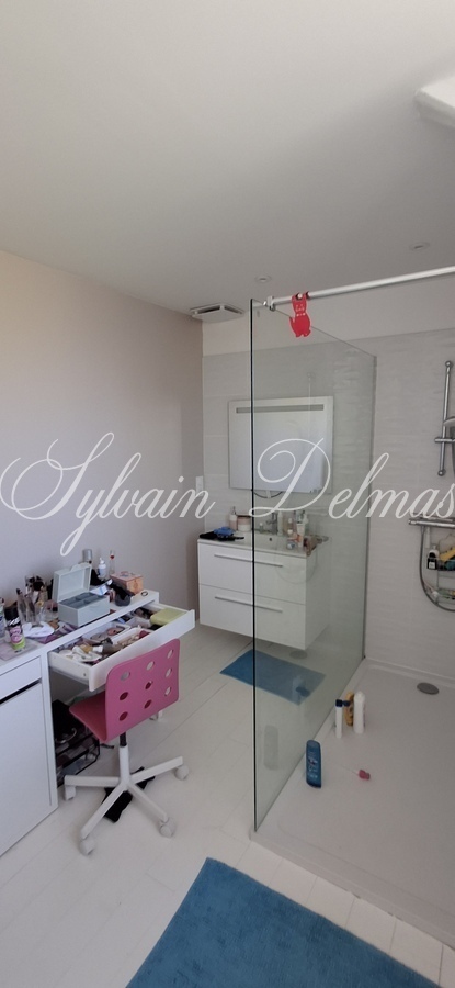 Magnifique château prêt à emménager, a 20min de Tours ! Prenez simplement les clés et installez-vous...