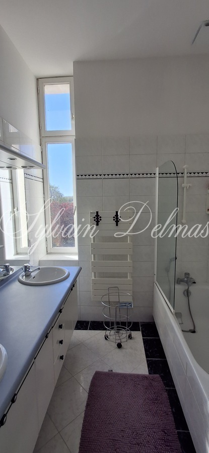 Magnifique château prêt à emménager, a 20min de Tours ! Prenez simplement les clés et installez-vous...