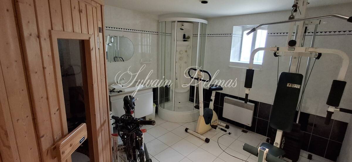 Magnifique château prêt à emménager, a 20min de Tours ! Prenez simplement les clés et installez-vous...