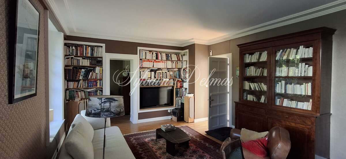 Superbe Maison en piere de taille du XVIII ème en parfait état au sud de Tours.