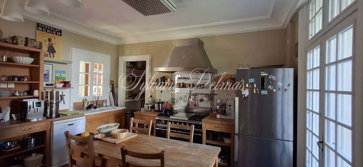 Superbe Maison en piere de taille du XVIII ème en parfait état au sud de Tours.