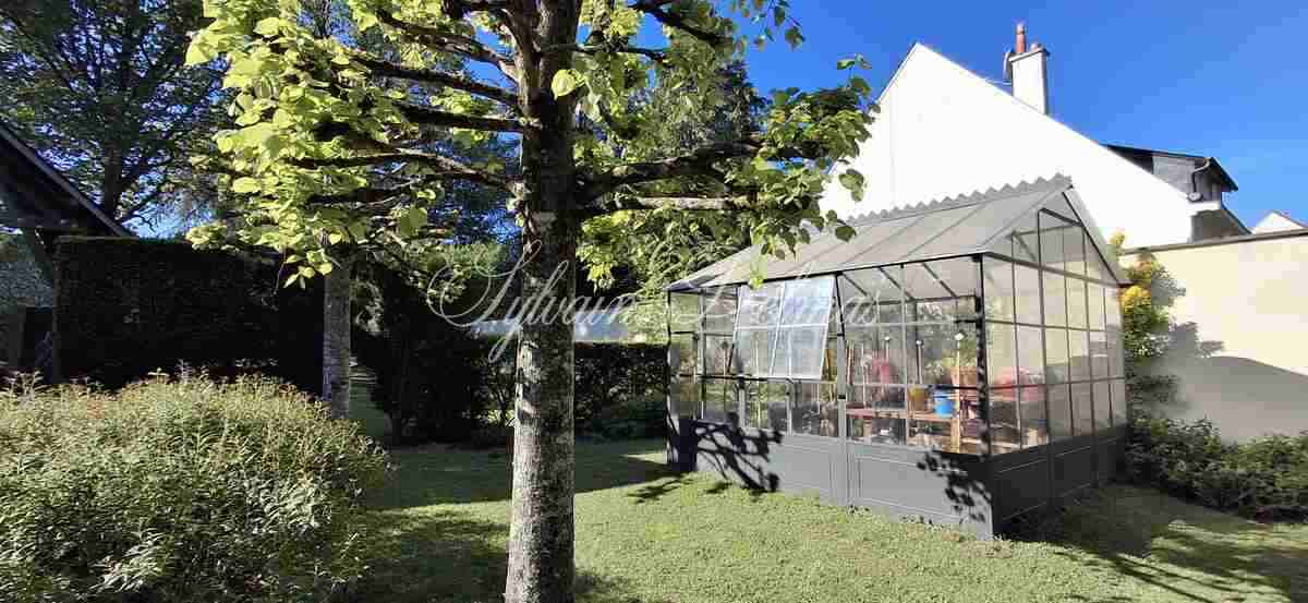 Superbe Maison en piere de taille du XVIII ème en parfait état au sud de Tours.