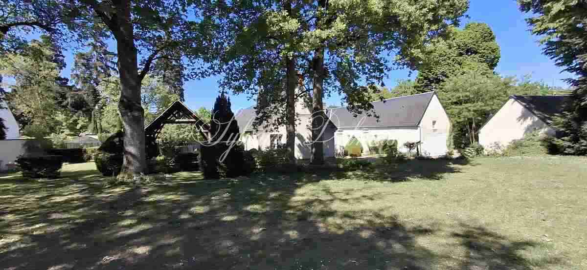 Superbe Maison en piere de taille du XVIII ème en parfait état au sud de Tours.