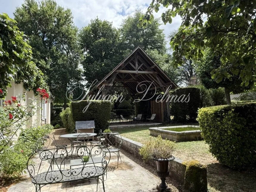 Superbe Maison en piere de taille du XVIII ème en parfait état au sud de Tours.