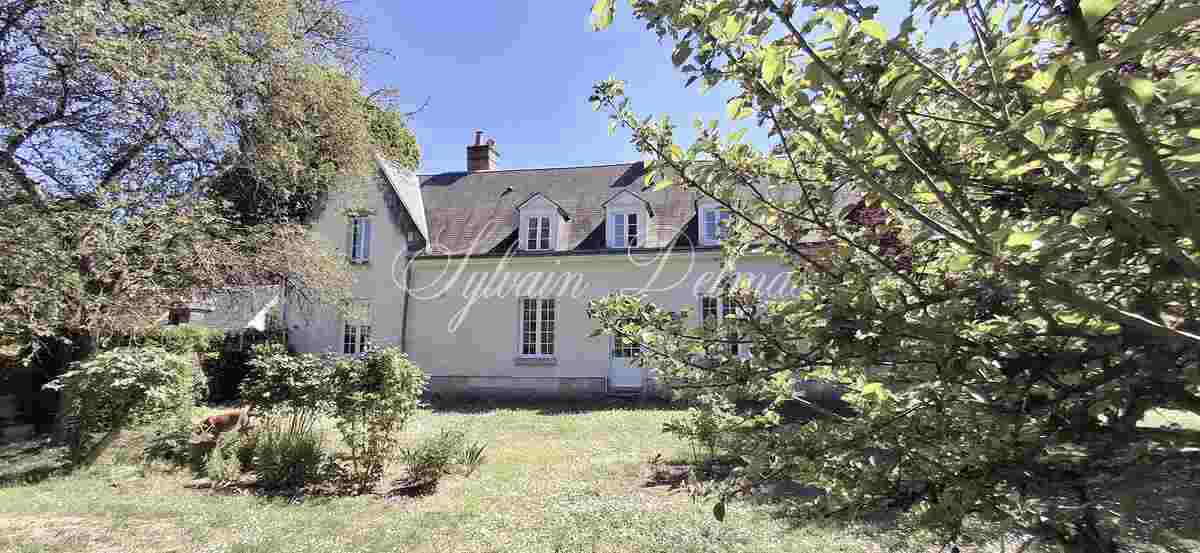 Superbe Maison en piere de taille du XVIII ème en parfait état au sud de Tours.