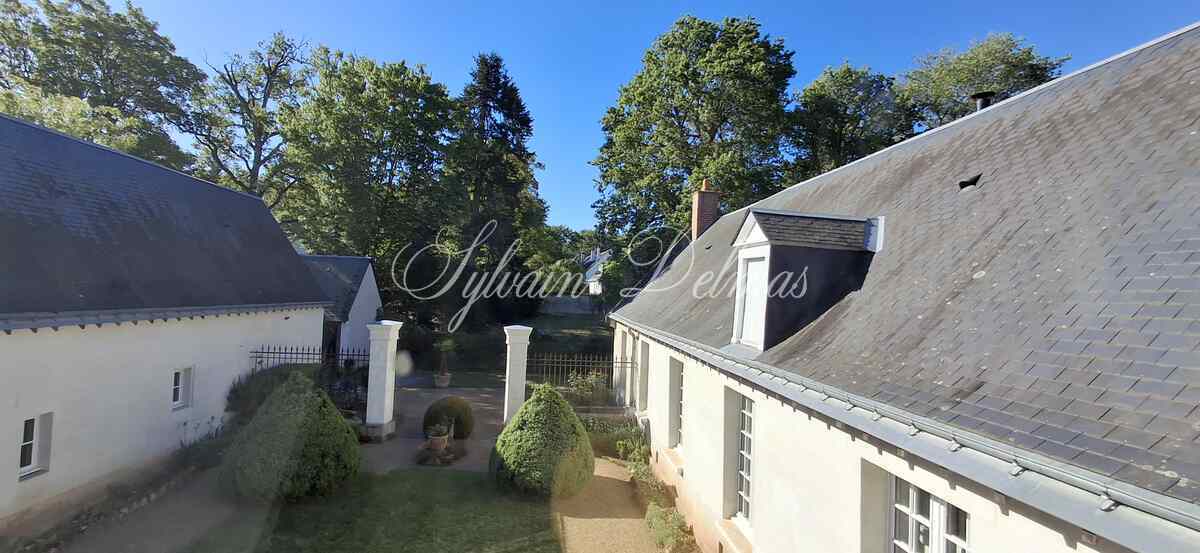 Superbe Maison en piere de taille du XVIII ème en parfait état au sud de Tours.