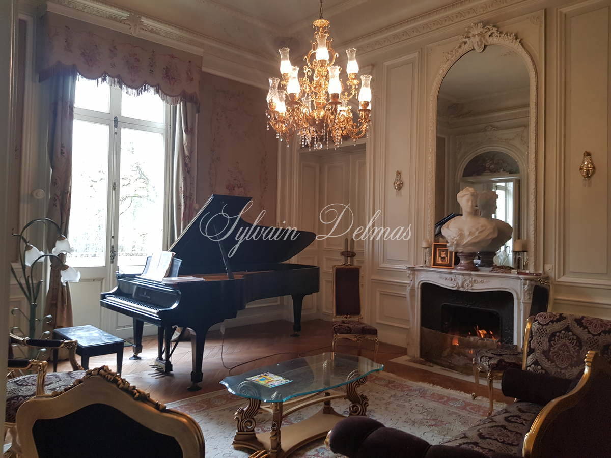 Château — Chateau - 30 pièces - 1600m²