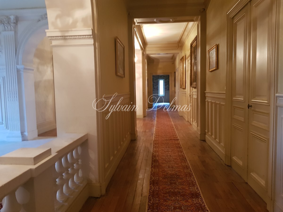 Château — Chateau - 30 pièces - 1600m²