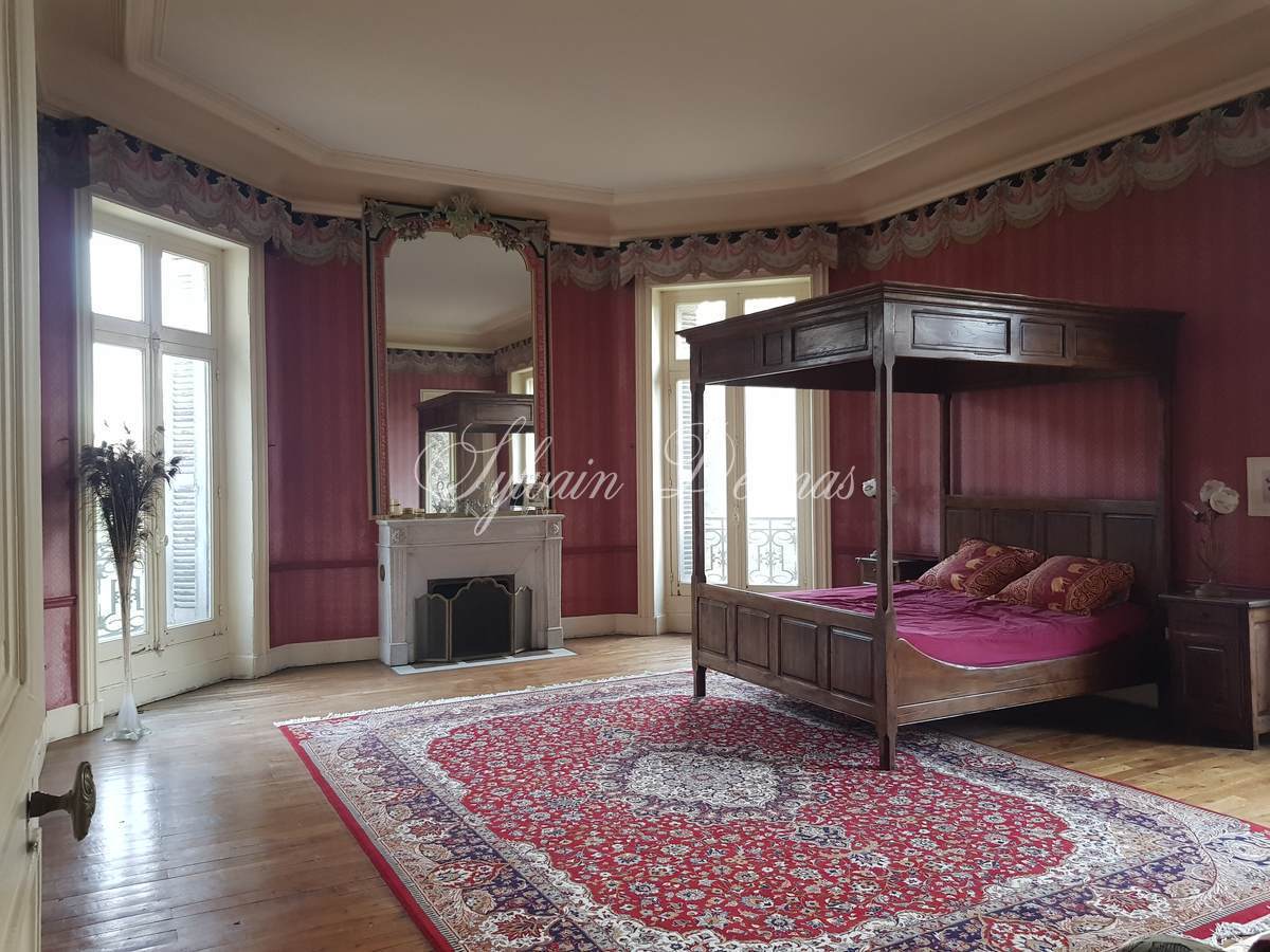 Château — Chateau - 30 pièces - 1600m²