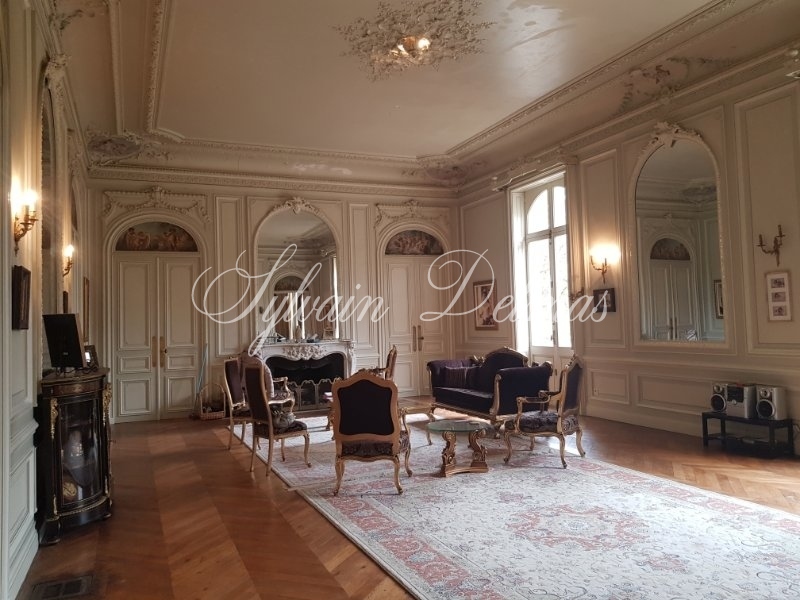 Château — Chateau - 30 pièces - 1600m²