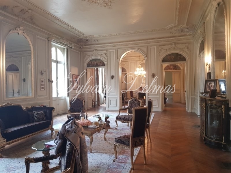 Château — Chateau - 30 pièces - 1600m²