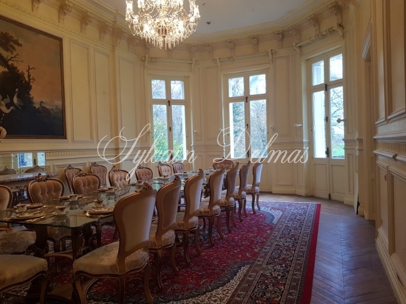Château — Chateau - 30 pièces - 1600m²