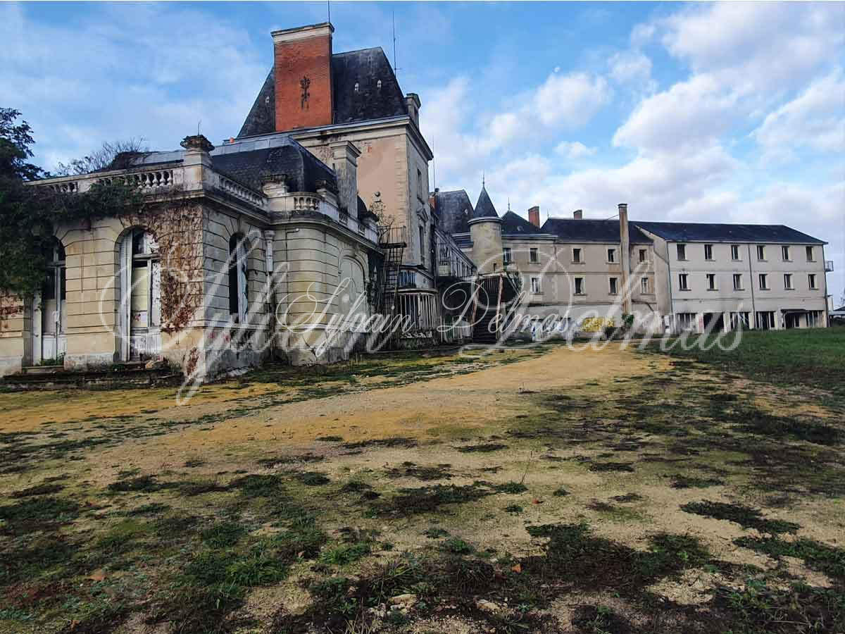 Château — Chateau - 19e - 4400m² - A Restaurer
