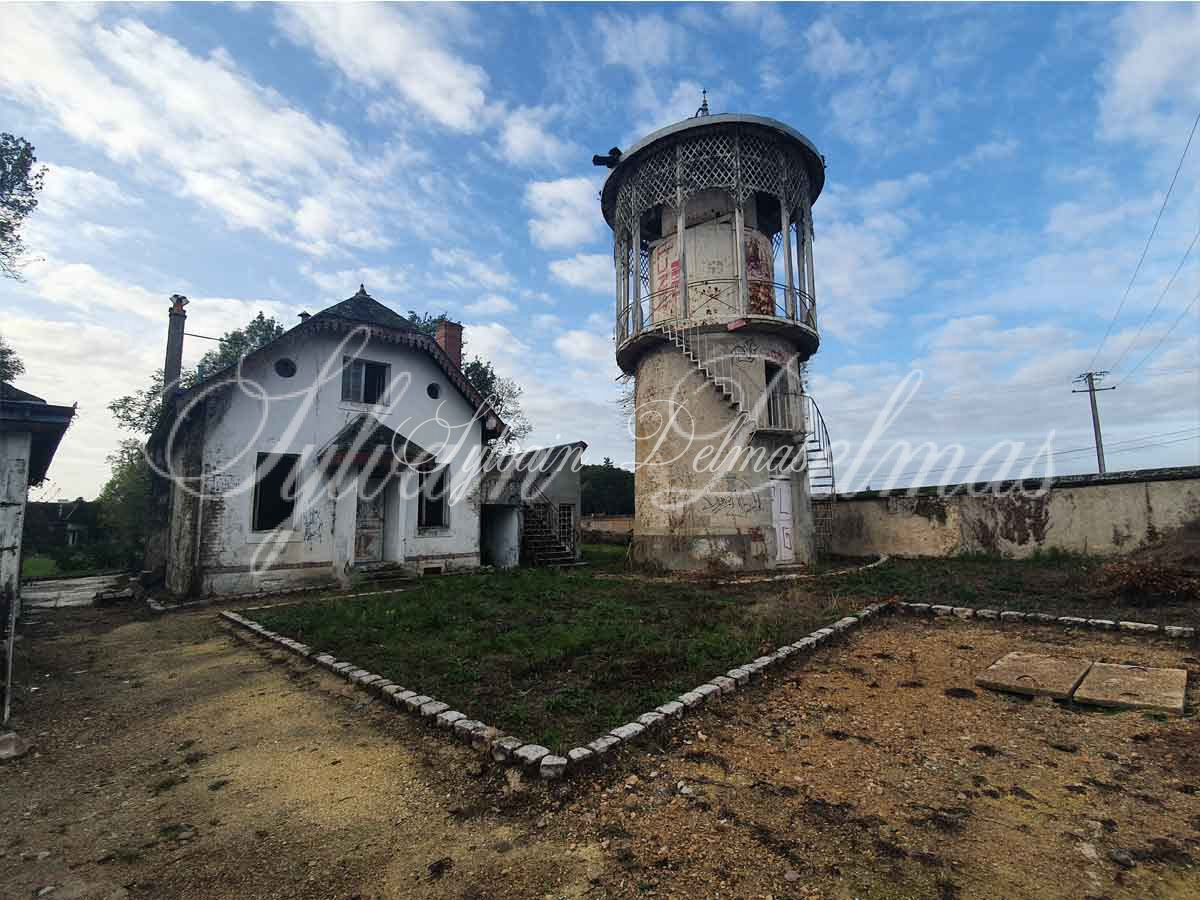 Château — Chateau - 19e - 4400m² - A Restaurer