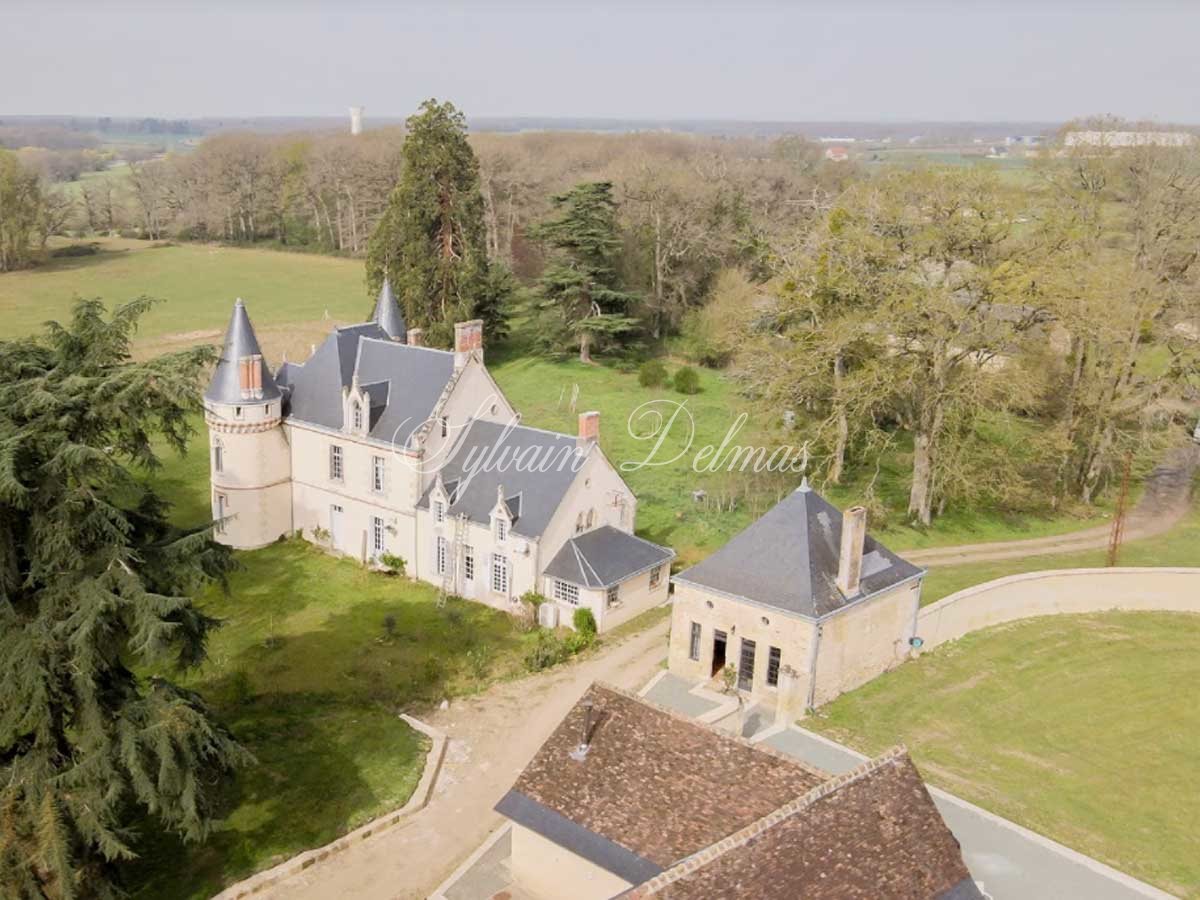 Château — Chateau - 15 pièces - 1200m²