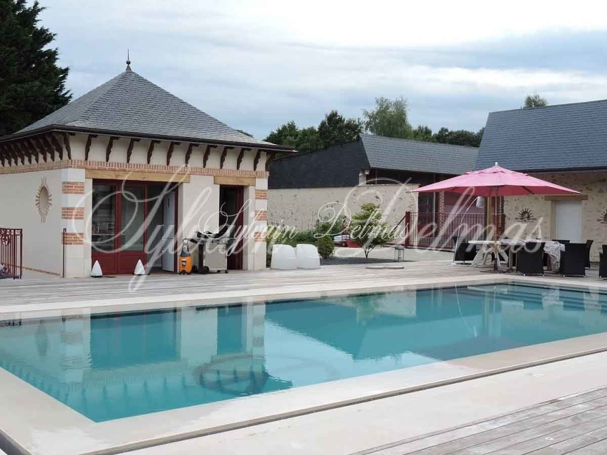VILLA D ARCHITECTE 576m² avec dépendances du XIX° PROCHE D4UN GOLF