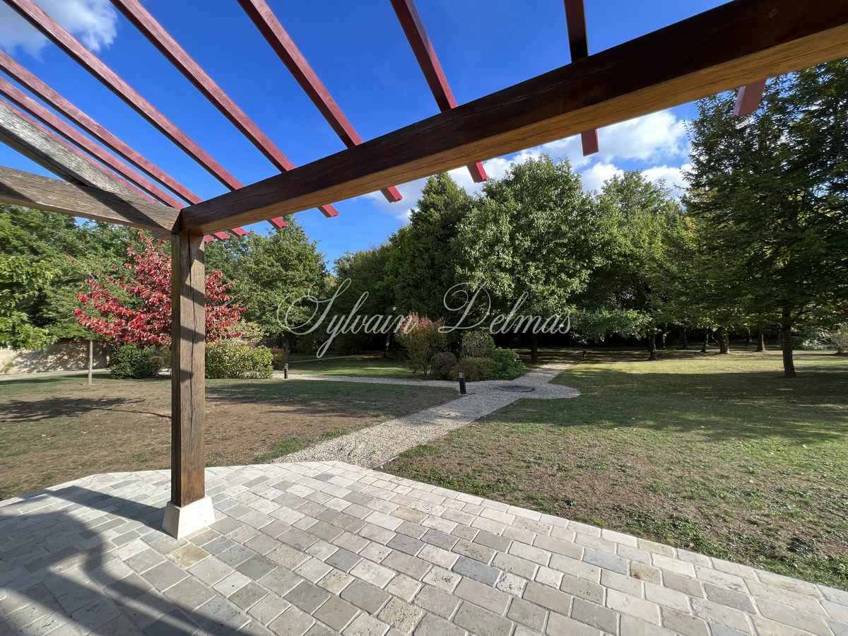 VILLA D ARCHITECTE  576m² avec dépendances du XIX° PROCHE D4UN GOLF