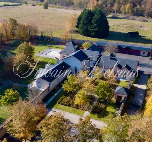 VILLA D ARCHITECTE  576m² avec dépendances du XIX° PROCHE D4UN GOLF