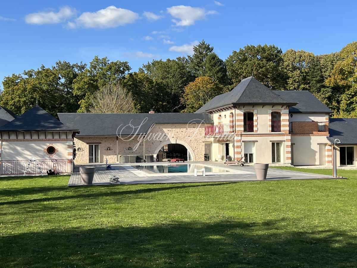 VILLA D ARCHITECTE  576m² avec dépendances du XIX° PROCHE D4UN GOLF