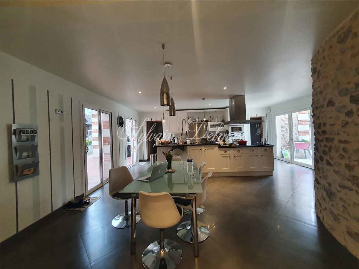 VILLA D ARCHITECTE 576m² avec dépendances du XIX° PROCHE D4UN GOLF