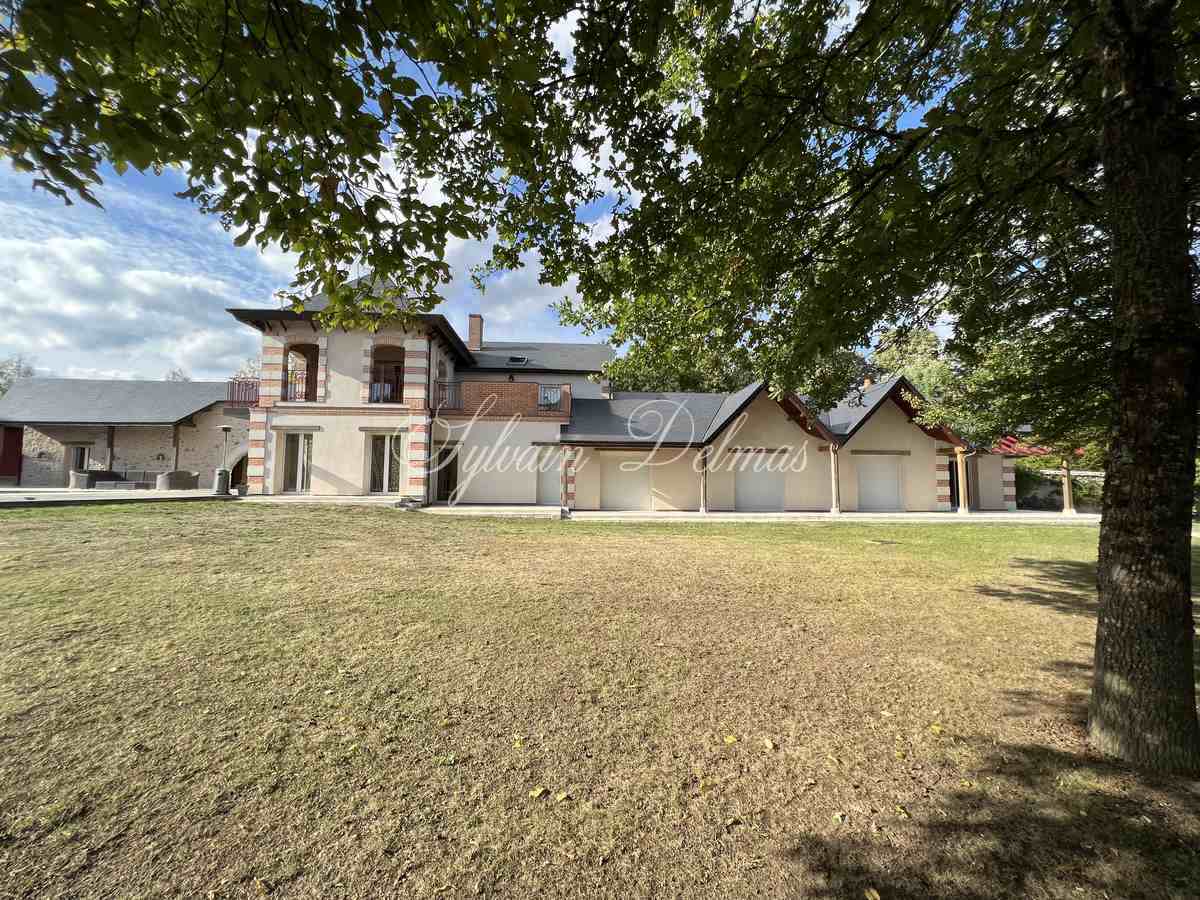 VILLA D ARCHITECTE  576m² avec dépendances du XIX° PROCHE D4UN GOLF