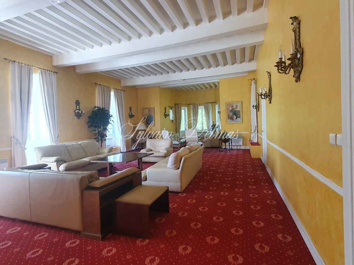 Château — Chateau XVe et XVIe - 30 pièces - 1550m² - 41 Ha