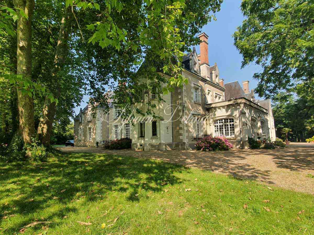 Château — Chateau XVe et XVIe - 30 pièces - 1550m² - 41 Ha